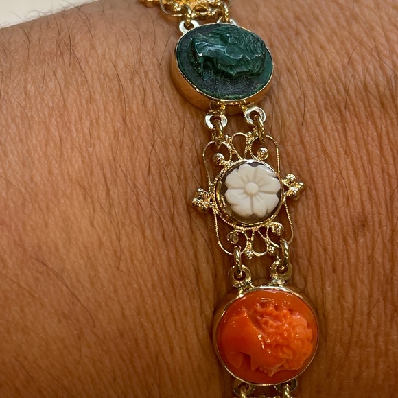 Estate Victorian Revival 14K Gold Carved Shell Cameo Filigree Floral Bracelet - Picture 10 of 11